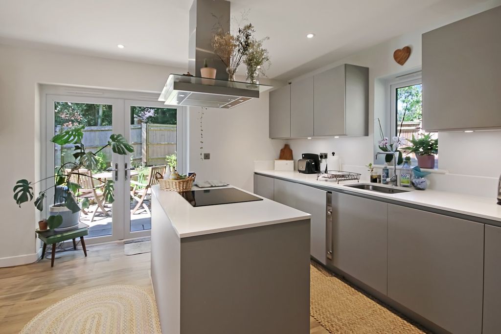 Property photo 3 of 23