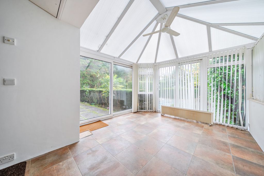 Property photo 2 of 11 Conservatory