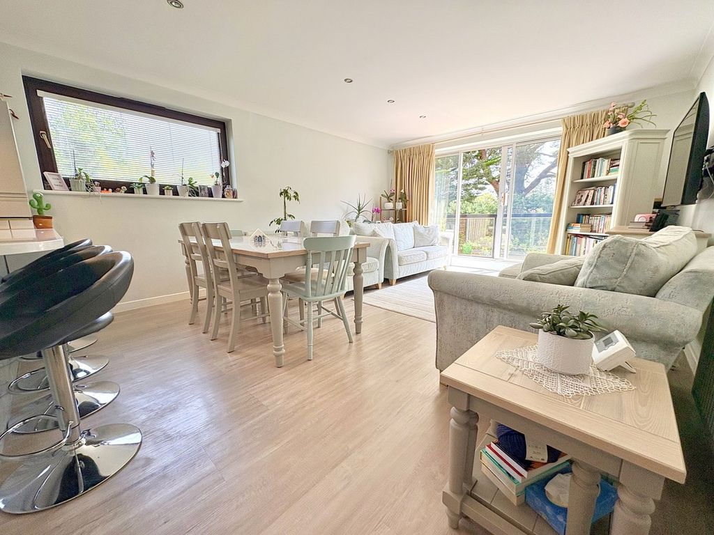 Property photo 2 of 32