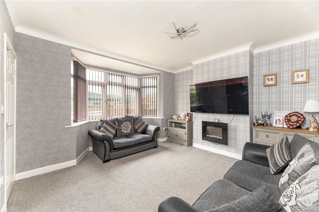 Property photo 2 of 22 Living Room