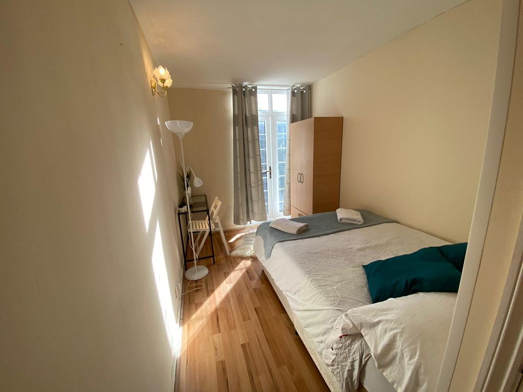 Property photo 1 of 14 Room 1- £880 Available 12/09/2025