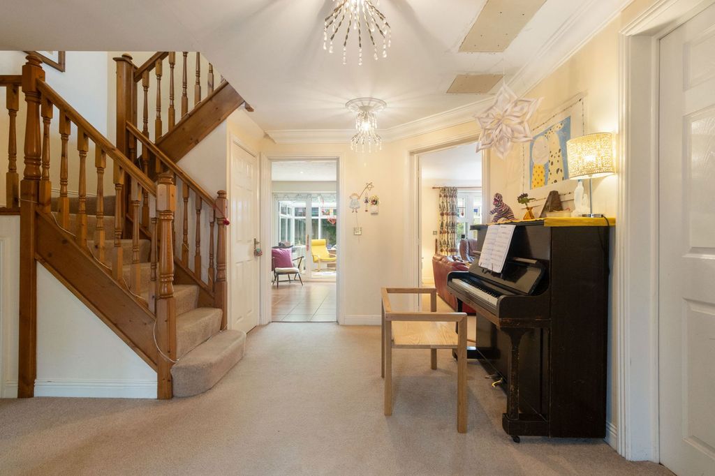 Property photo 3 of 24