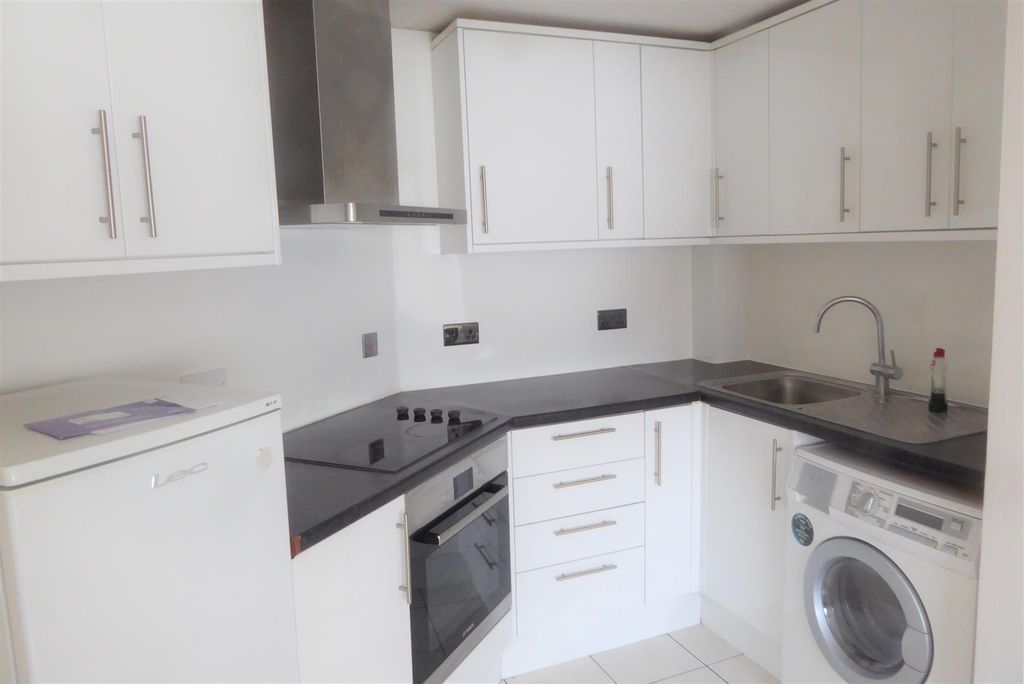 Property photo 3 of 5 Kitchen