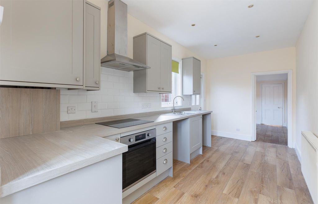 Property photo 3 of 20 Kitchen Area