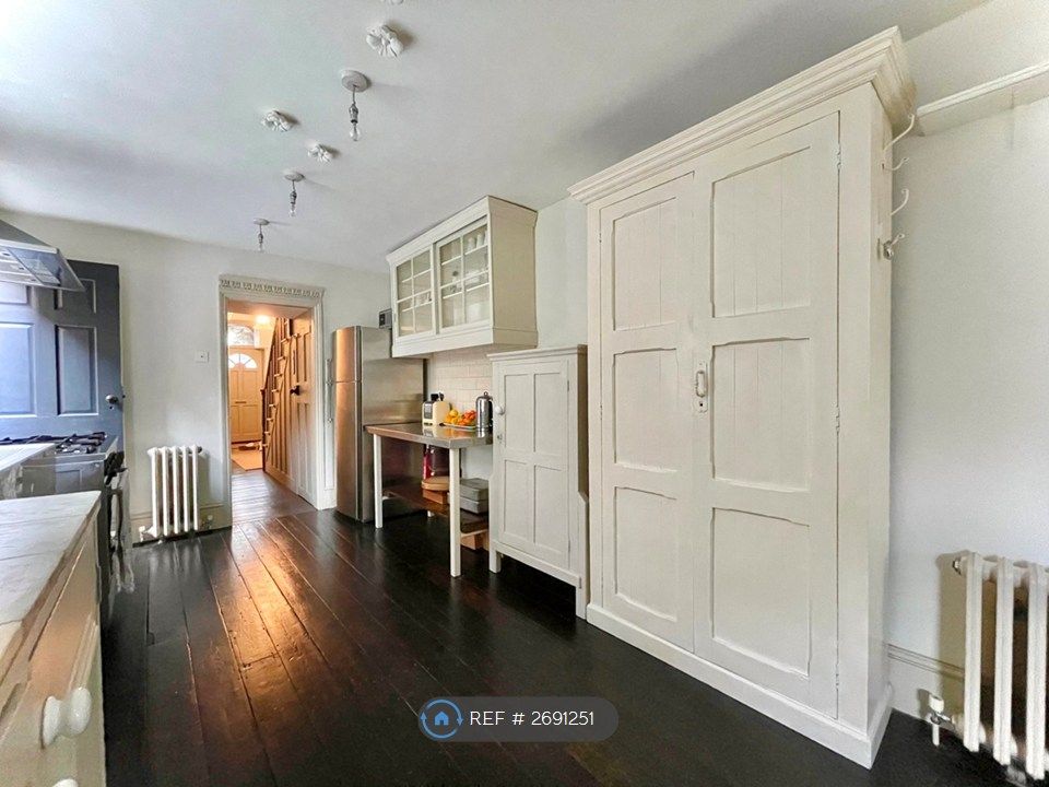 Property photo 2 of 21 Kitchen