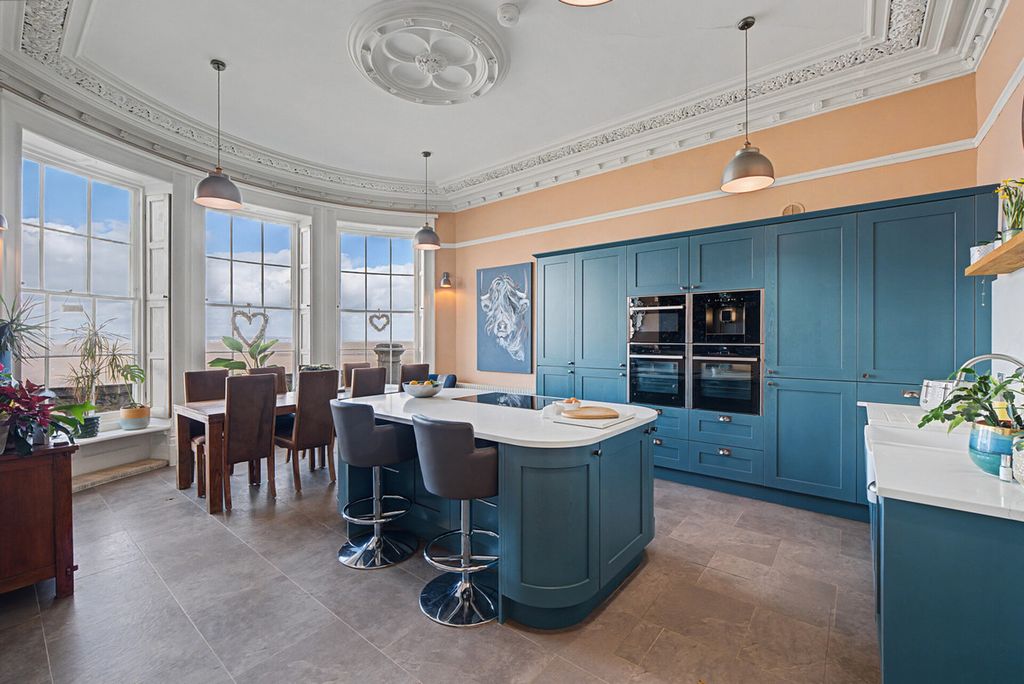 Property photo 2 of 46