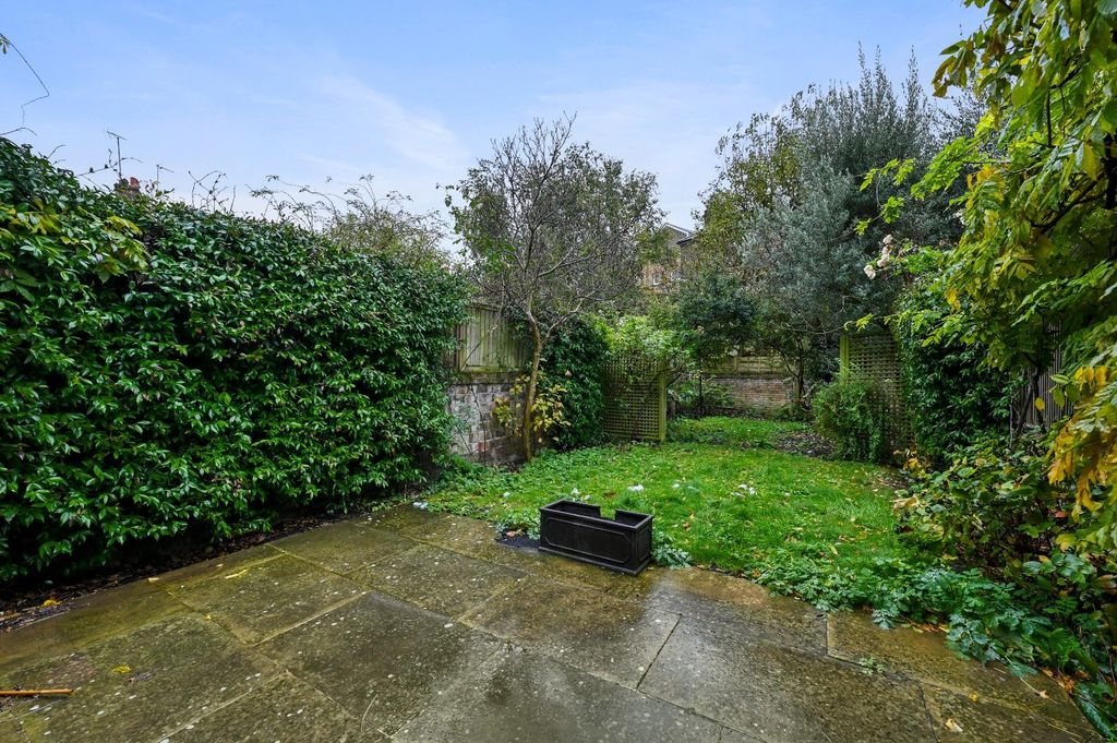Property photo 3 of 14 Fb - 28 Applegarth Road - Garden 2.Jpg
