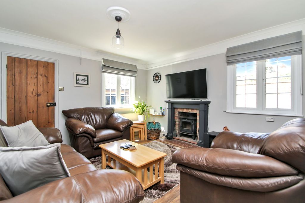 Property photo 2 of 19