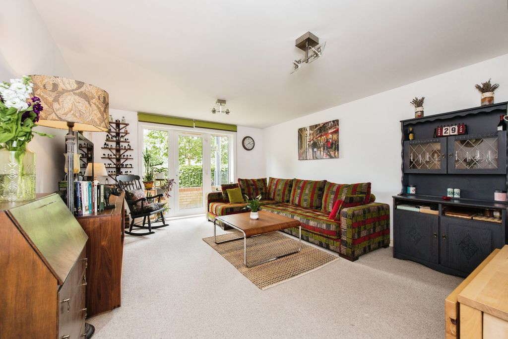 Property photo 2 of 14 60c5A298-4420-ee11-9966-000d3Ad539F5