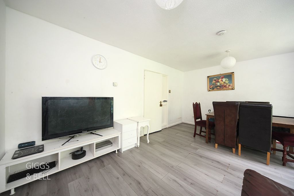 Property photo 2 of 13 5068911