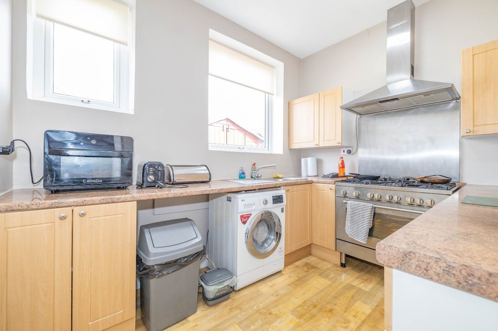 Property photo 3 of 10 Picture 3