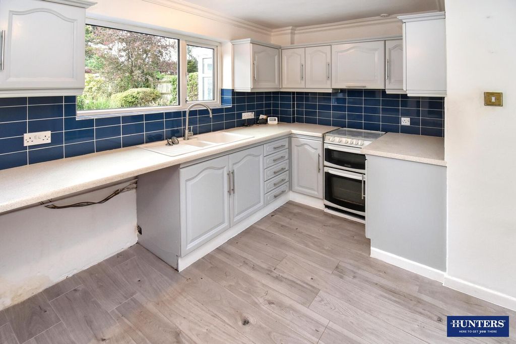 Property photo 3 of 20 Kitchen