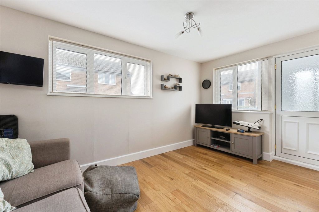 Property photo 3 of 17 Picture No. 01