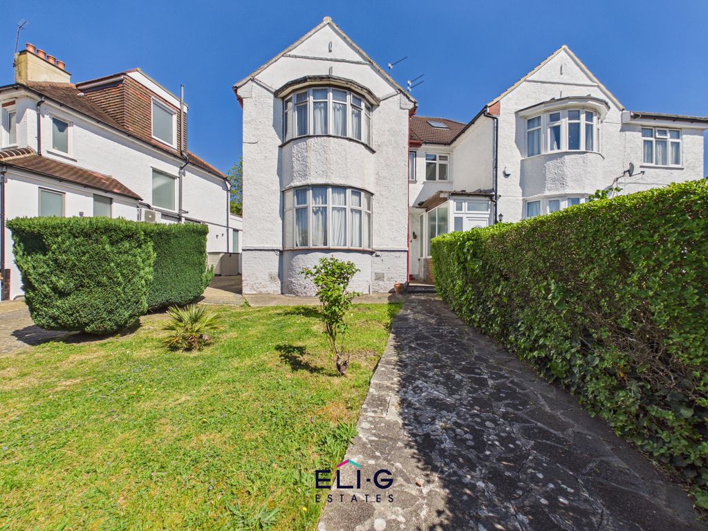 Property photo 1 of 12 Chain Free 3 Bed Semi-Detached House For Sale Holders Hill Avenue