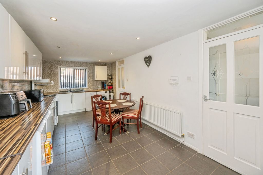 Property photo 3 of 20 Pbox-Img.Jpg