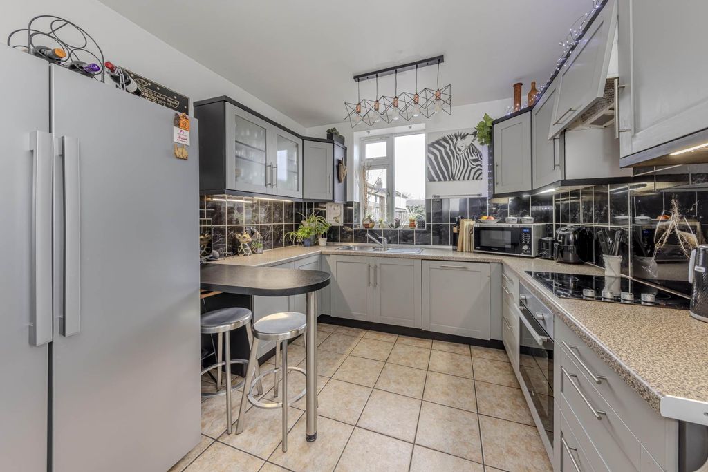 Property photo 2 of 30