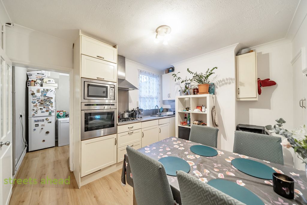 Property photo 2 of 14 289B94cc-107d-4Fa...