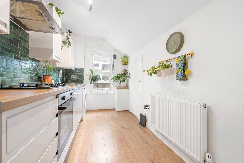 Property photo 3 of 10 Croydon Road-8.Jpg