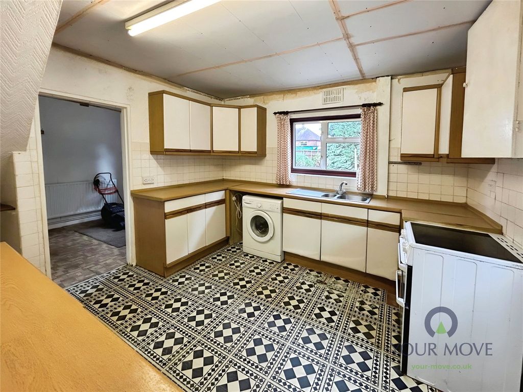 Property photo 3 of 12 Kitchen