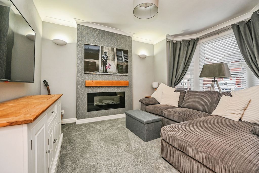Property photo 3 of 15 Pbox-Img.Jpg