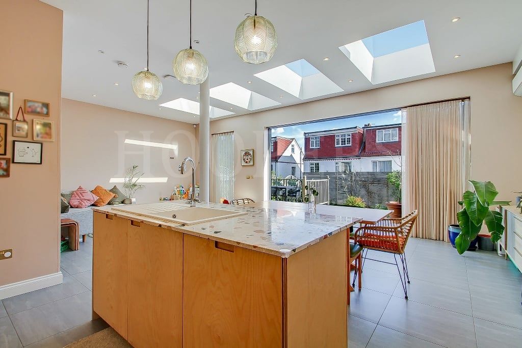 Property photo 1 of 18
