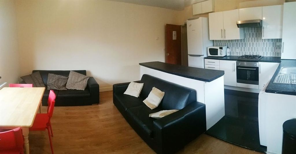 Property photo 1 of 8 A Modern And Spacious Living Room Featuring Contem...