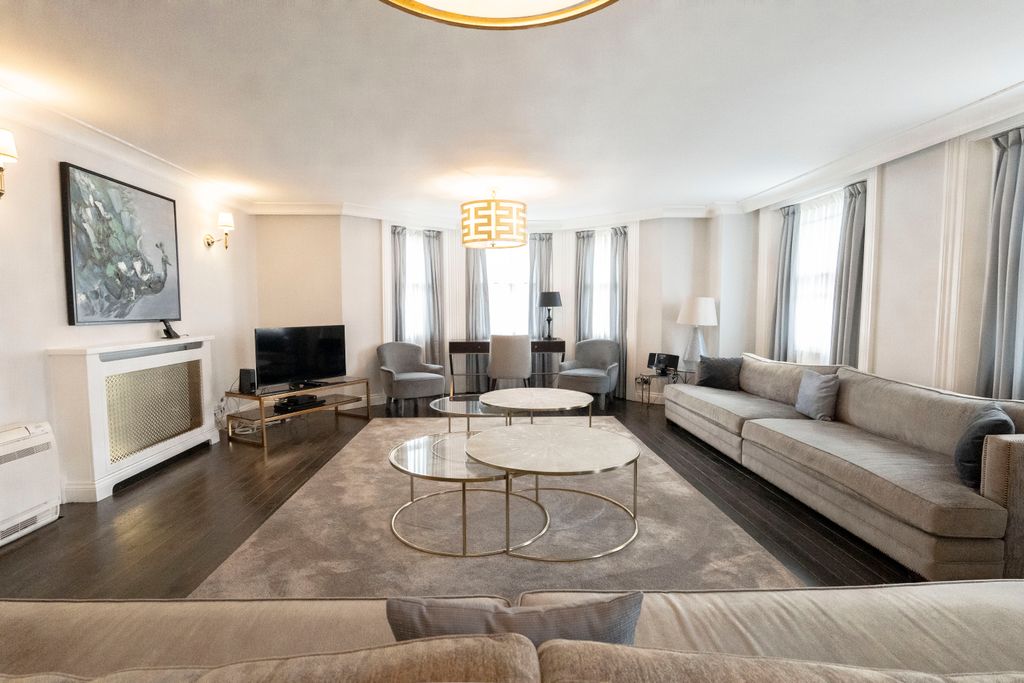 Property photo 1 of 17 4-Bed Executive Apartment (21) For Rent