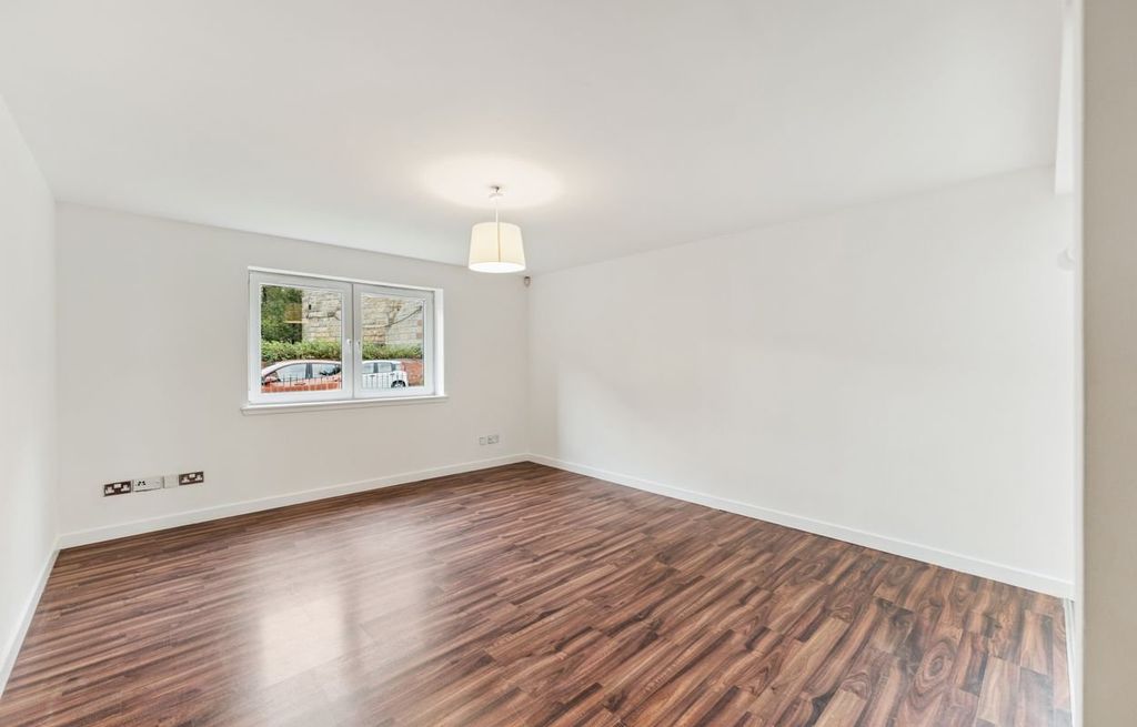 Property photo 2 of 11 Picture No. 12