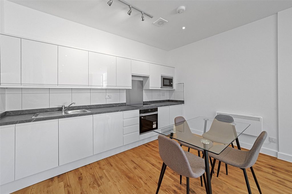 Property photo 2 of 16 Reception/ Kitchen