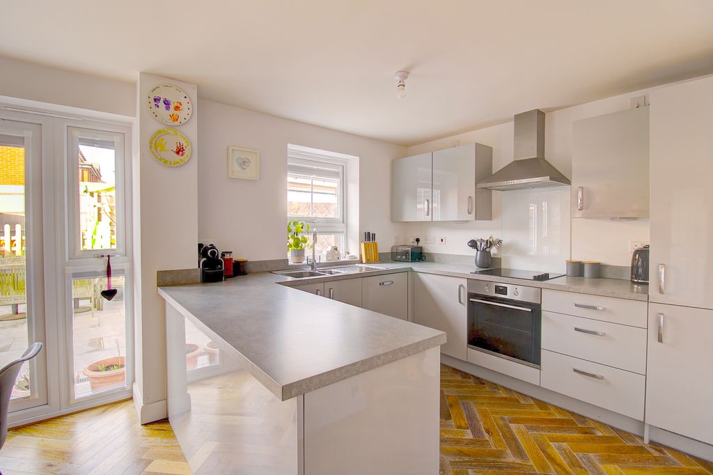 Property photo 3 of 27 Kitchen