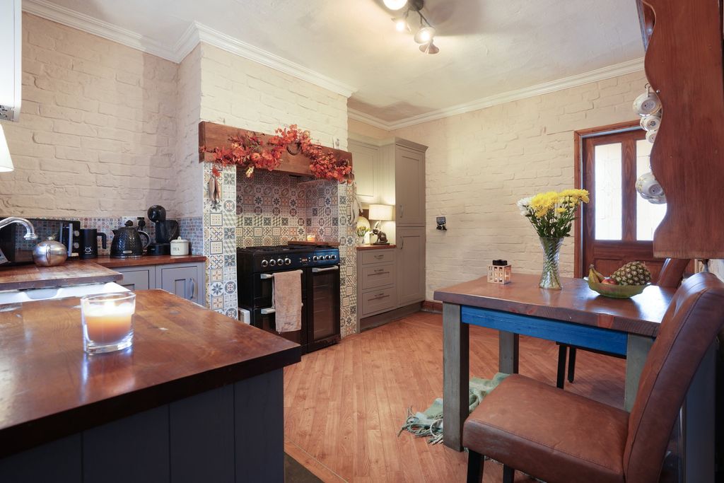 Property photo 3 of 23