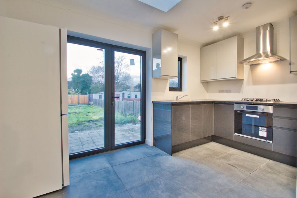 Property photo 1 of 17 5 Bed Unfurnished Terraced House