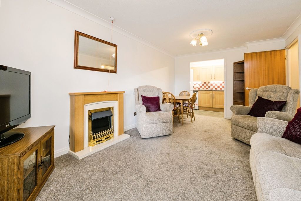 Property photo 1 of 13 Lounge