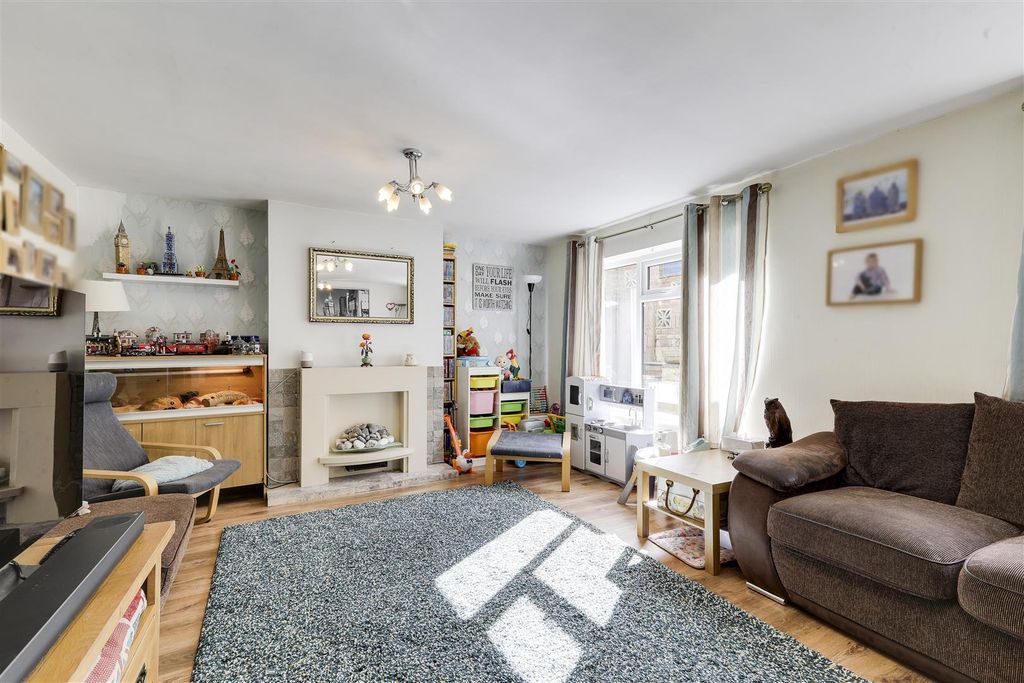 Property photo 2 of 31 4011.Jpg