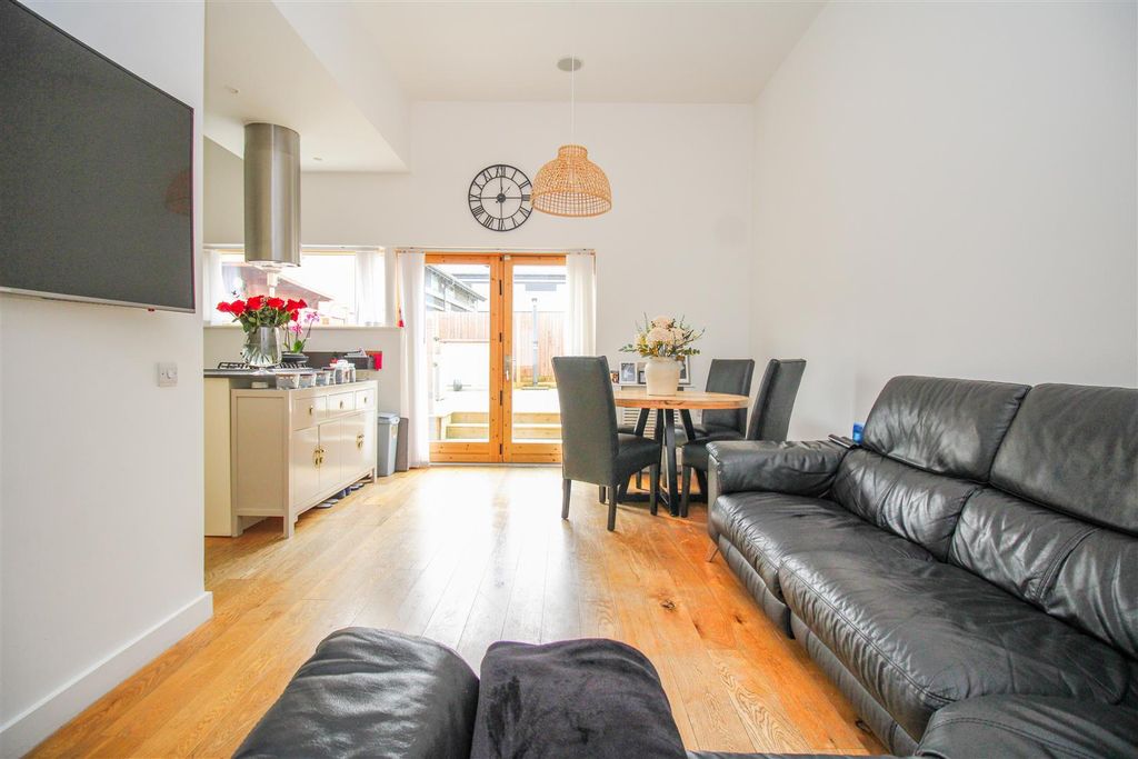 Property photo 2 of 18 Img_0976.Jpg