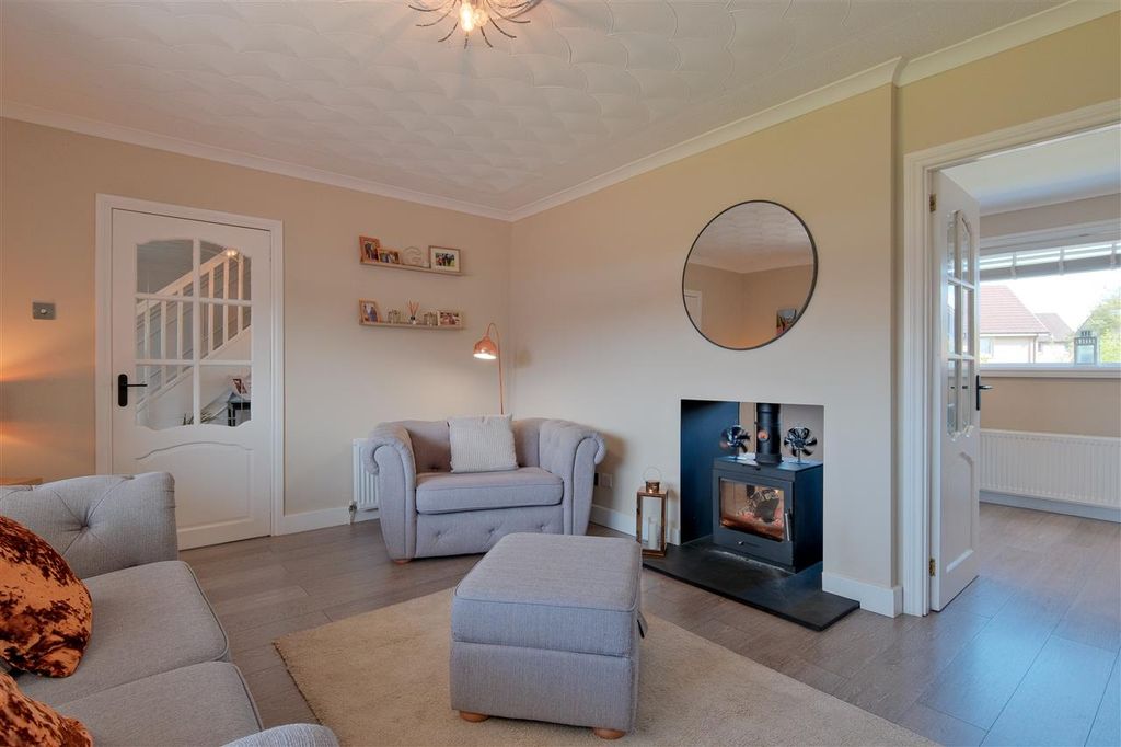 Property photo 3 of 33