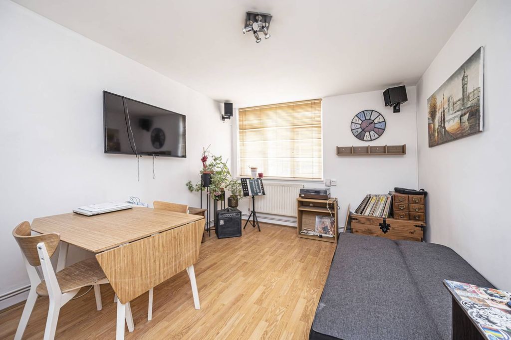 Property photo 2 of 6