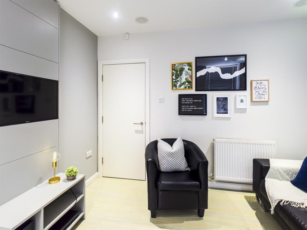 Property photo 1 of 8 Photo 0