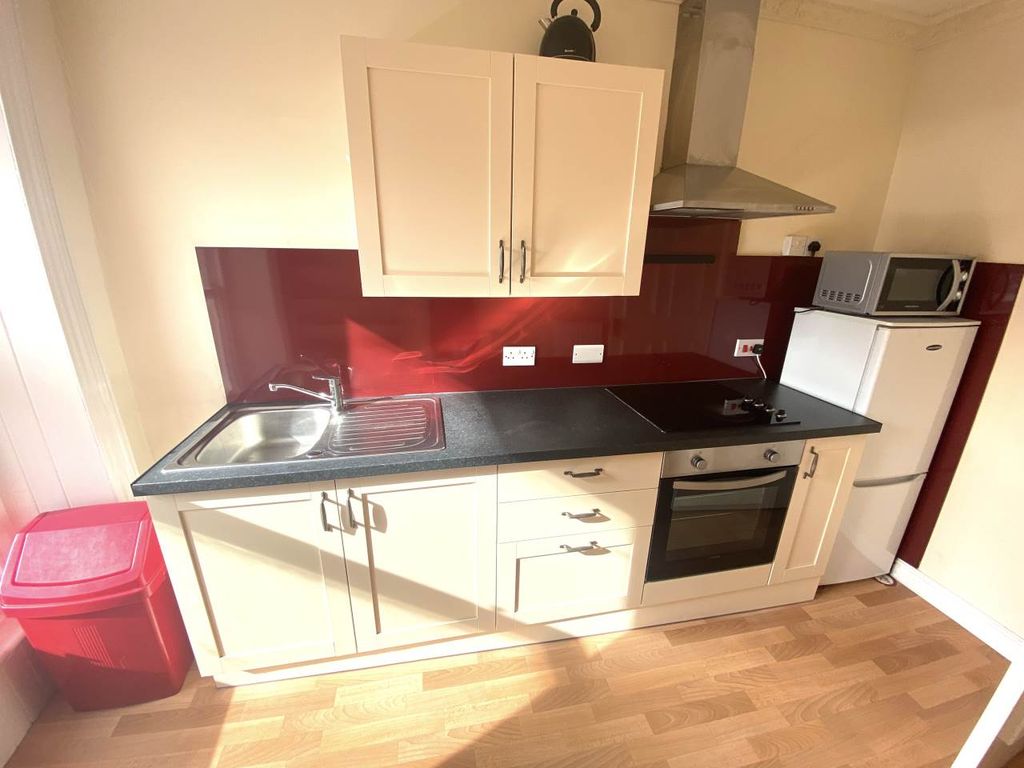 Property photo 2 of 7 Kitchen