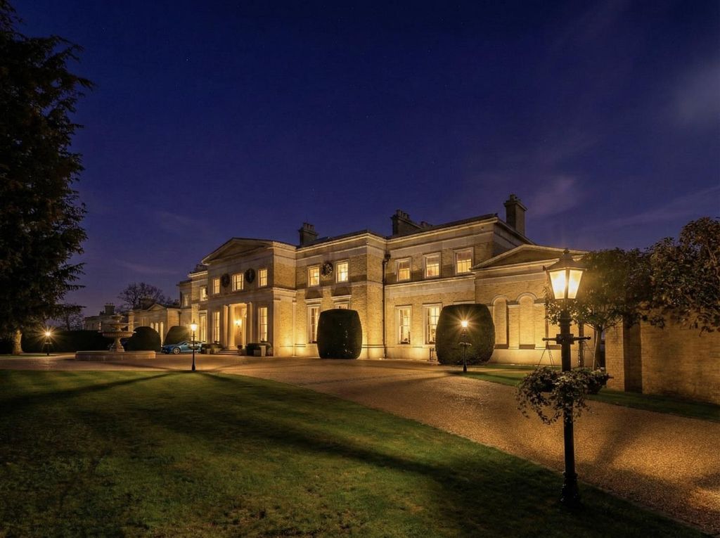 Property photo 2 of 40