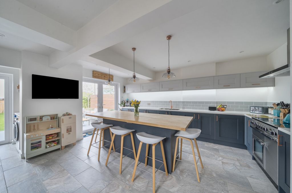 Property photo 3 of 27 Kitchen/Diner