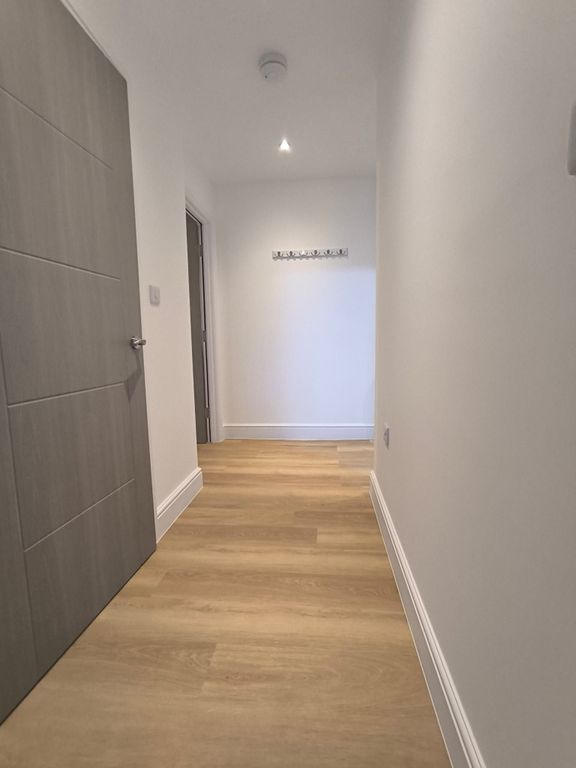 Property photo 2 of 9 Hallway