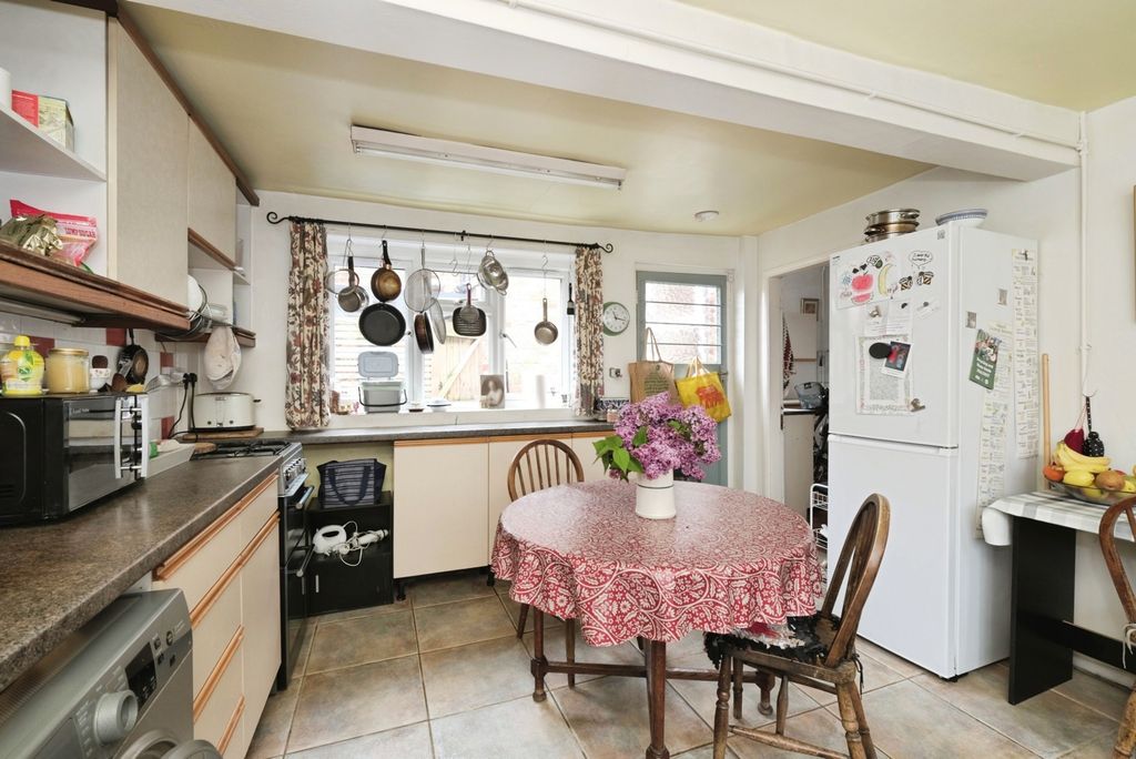 Property photo 3 of 19 Kitchen