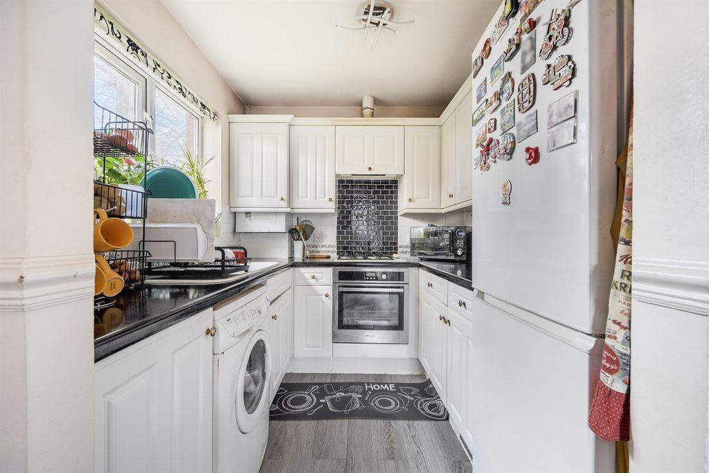 Property photo 3 of 8 Kitchen