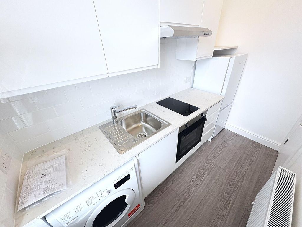 Property photo 3 of 7 Kitchen