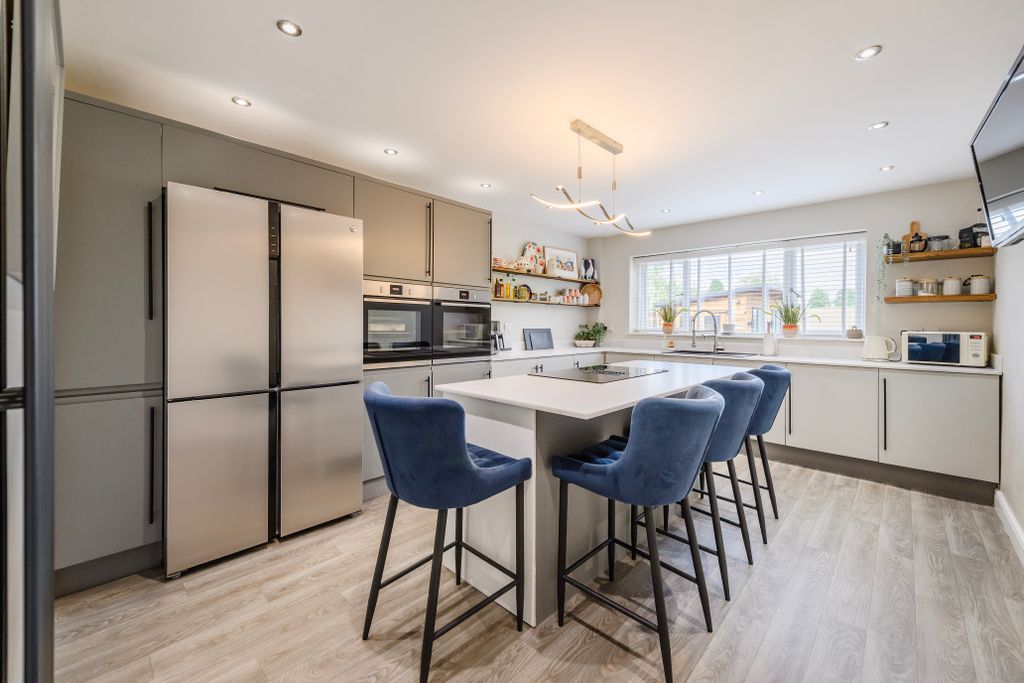 Property photo 3 of 30 Kitchen