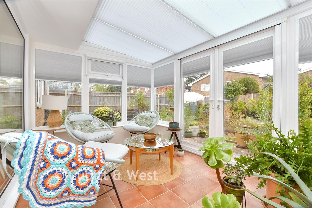 Property photo 3 of 17 Conservatory