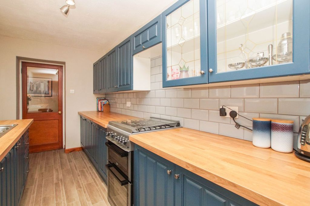 Property photo 3 of 16 Kitchen