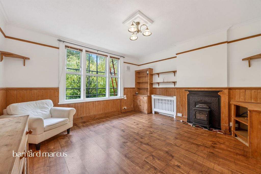 Property photo 3 of 12