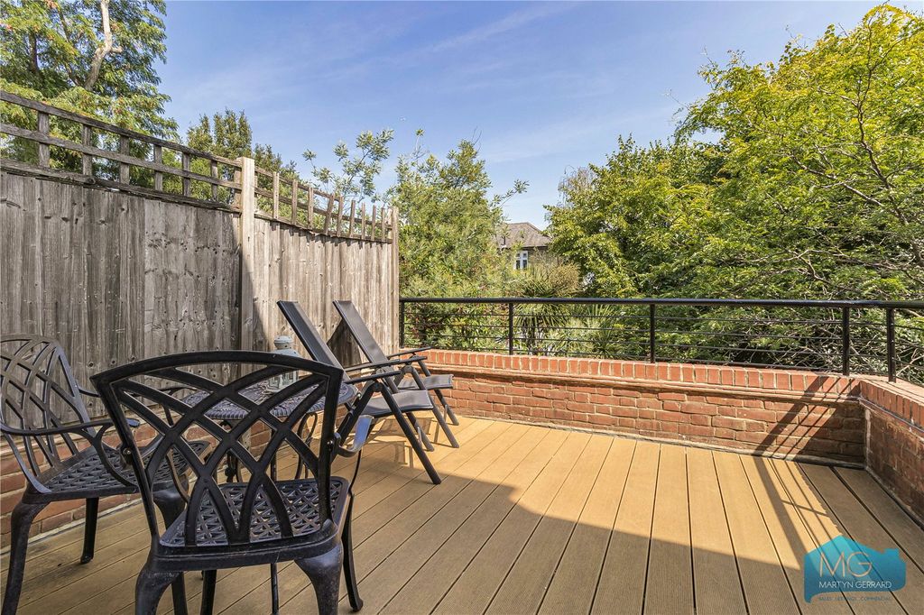 Property photo 1 of 17 Picture No. 22